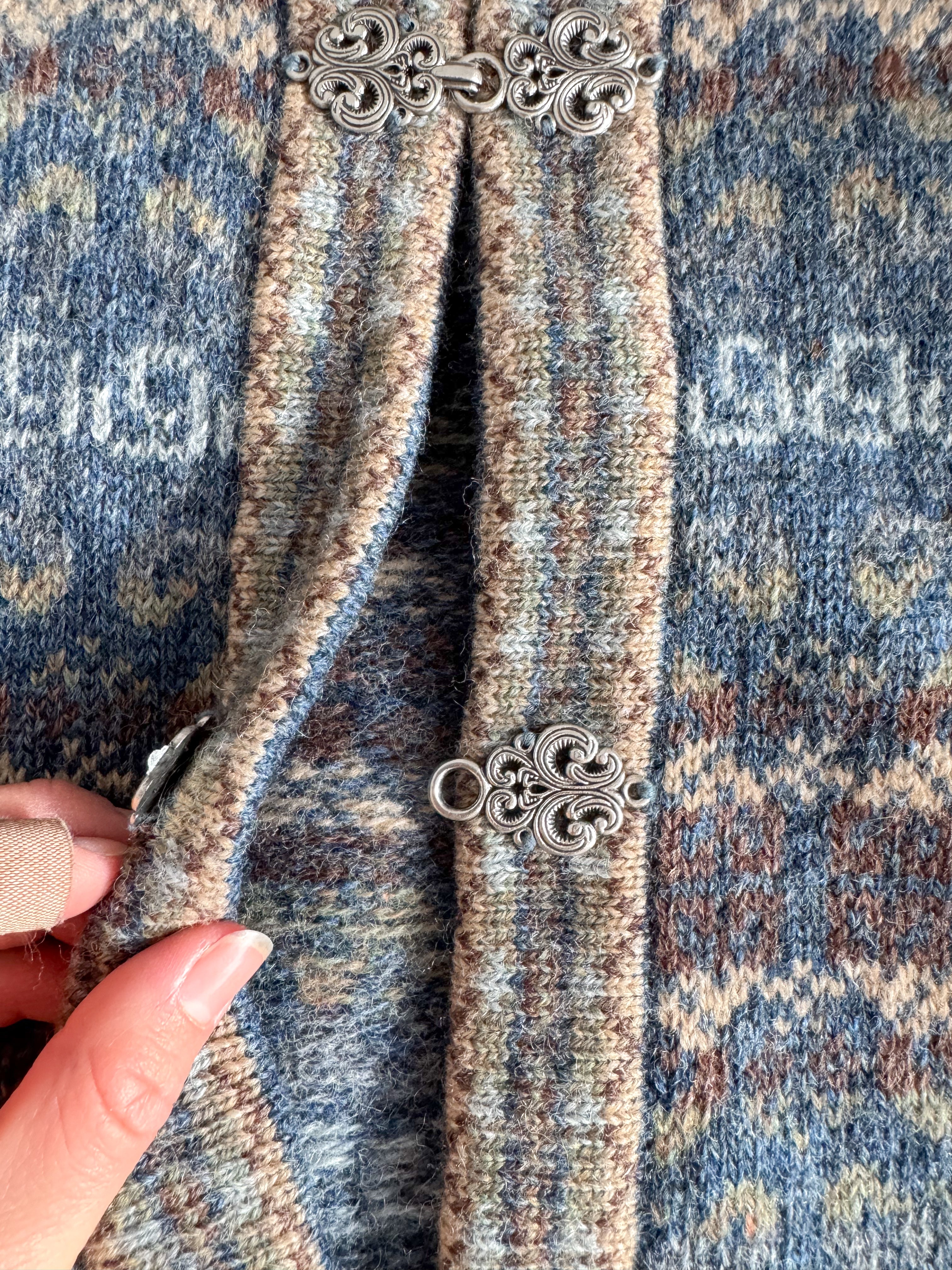 The Nordic Clasp Cardigan (L)