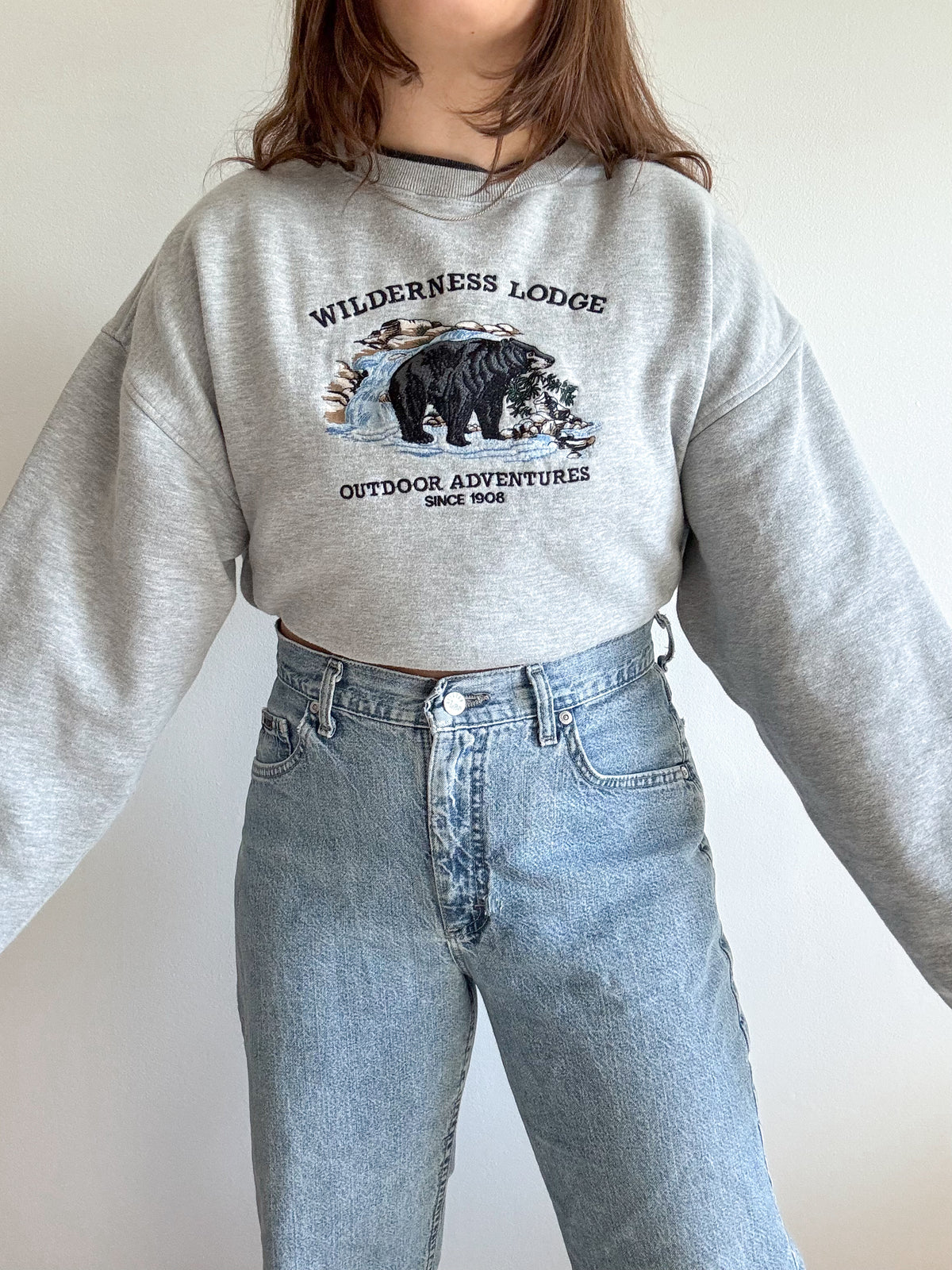 The Wilderness Lodge Bear Crewneck (L)