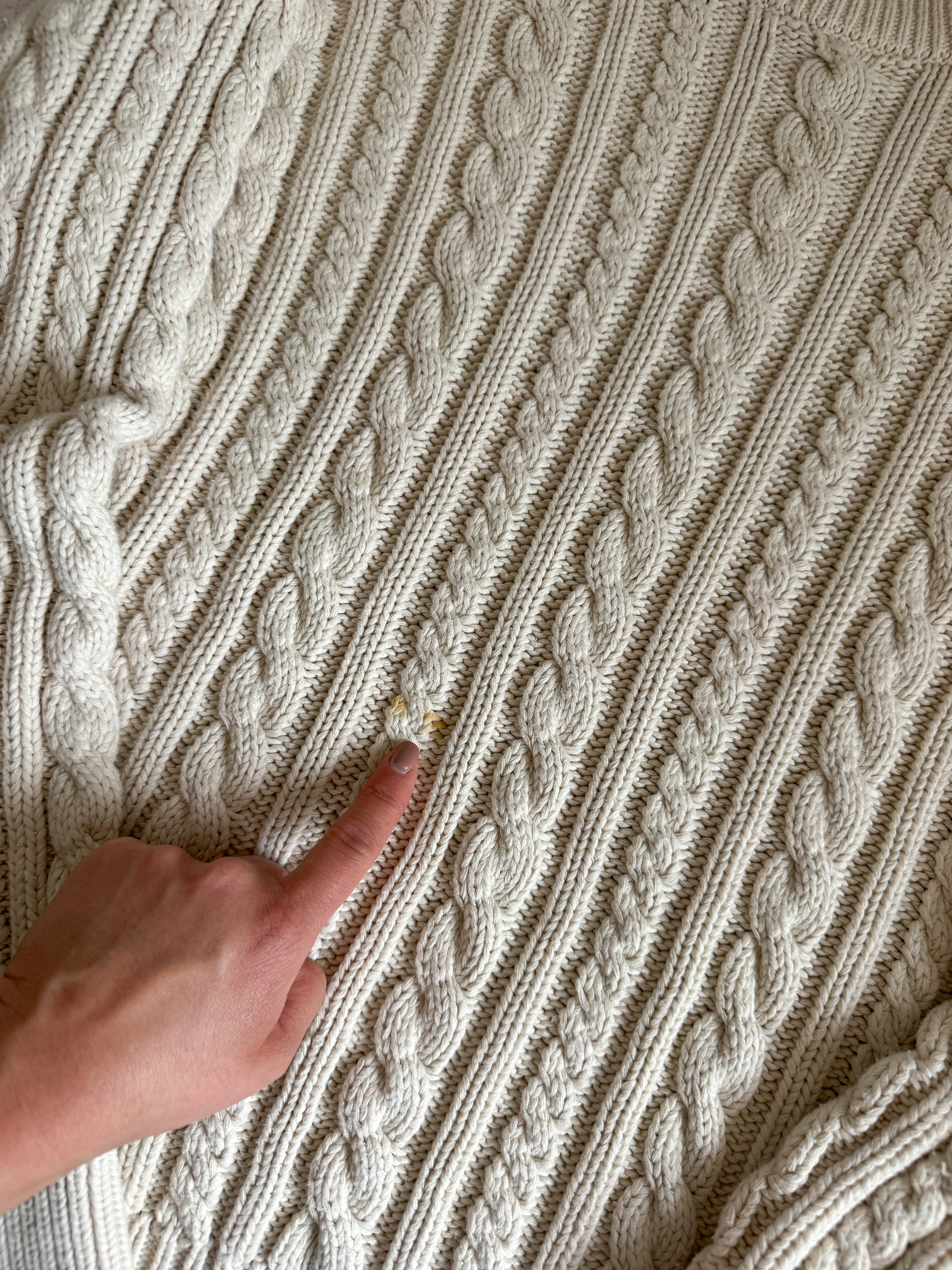 The Creamy Cable Knit Sweater (L)