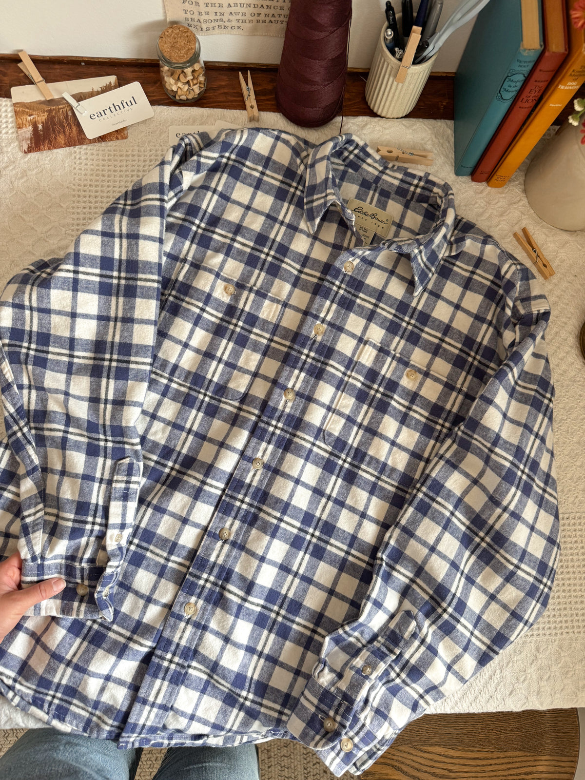 The Cozy Lounge Flannel (L)