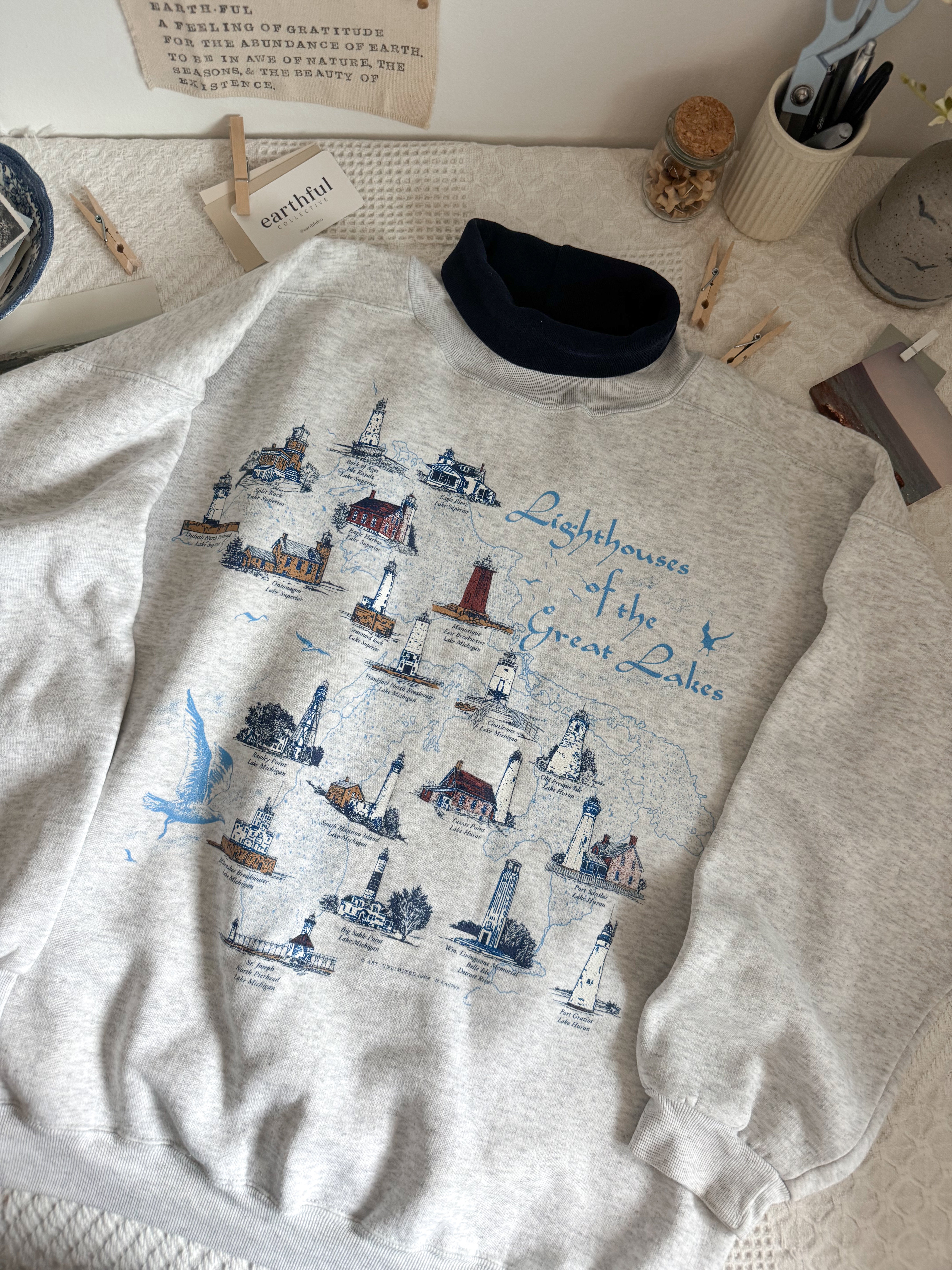 The Great Lakes Lighthouse Crewneck (XL)