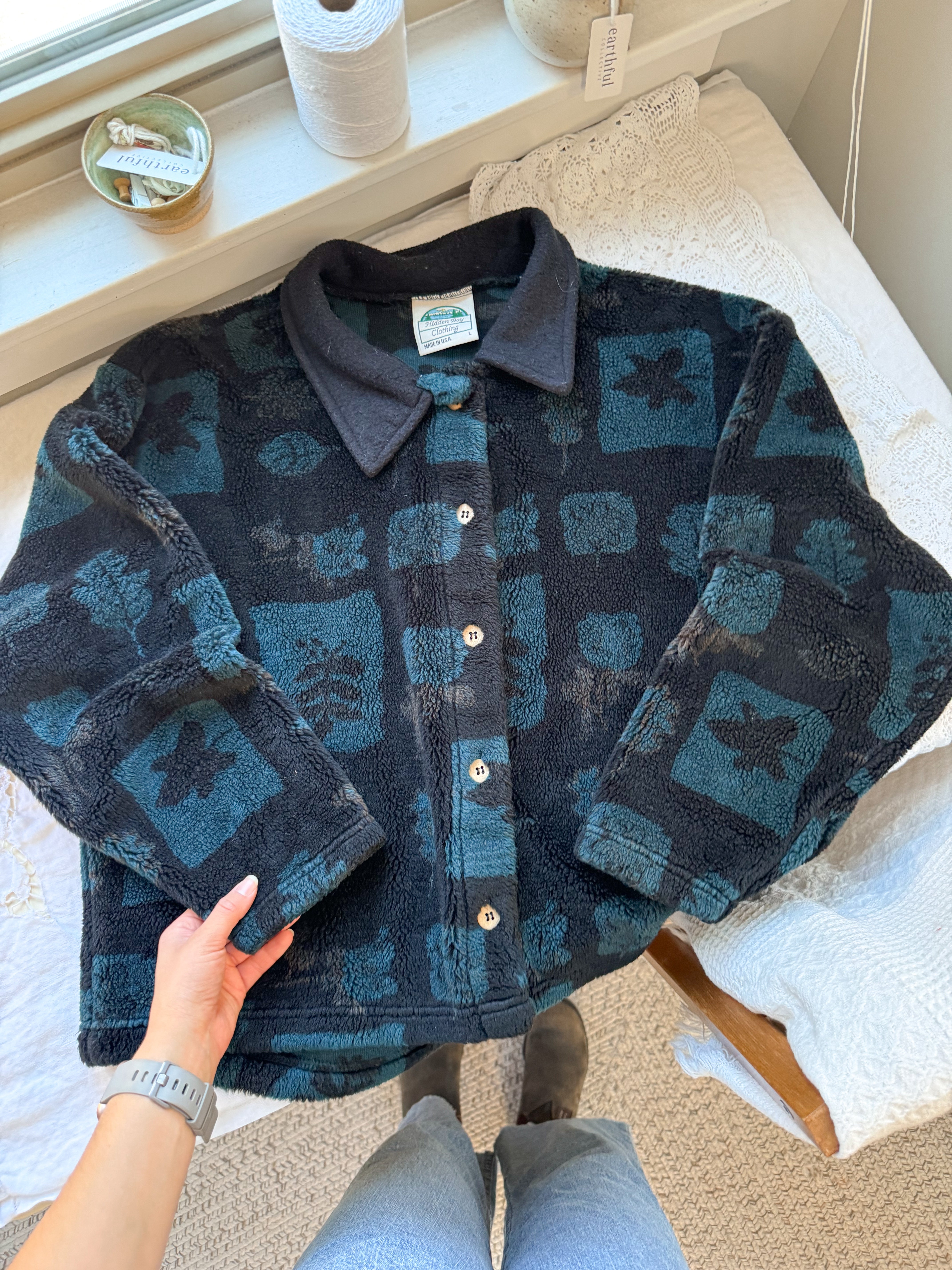 The Black &amp; Teal Leaf Fleece (L)