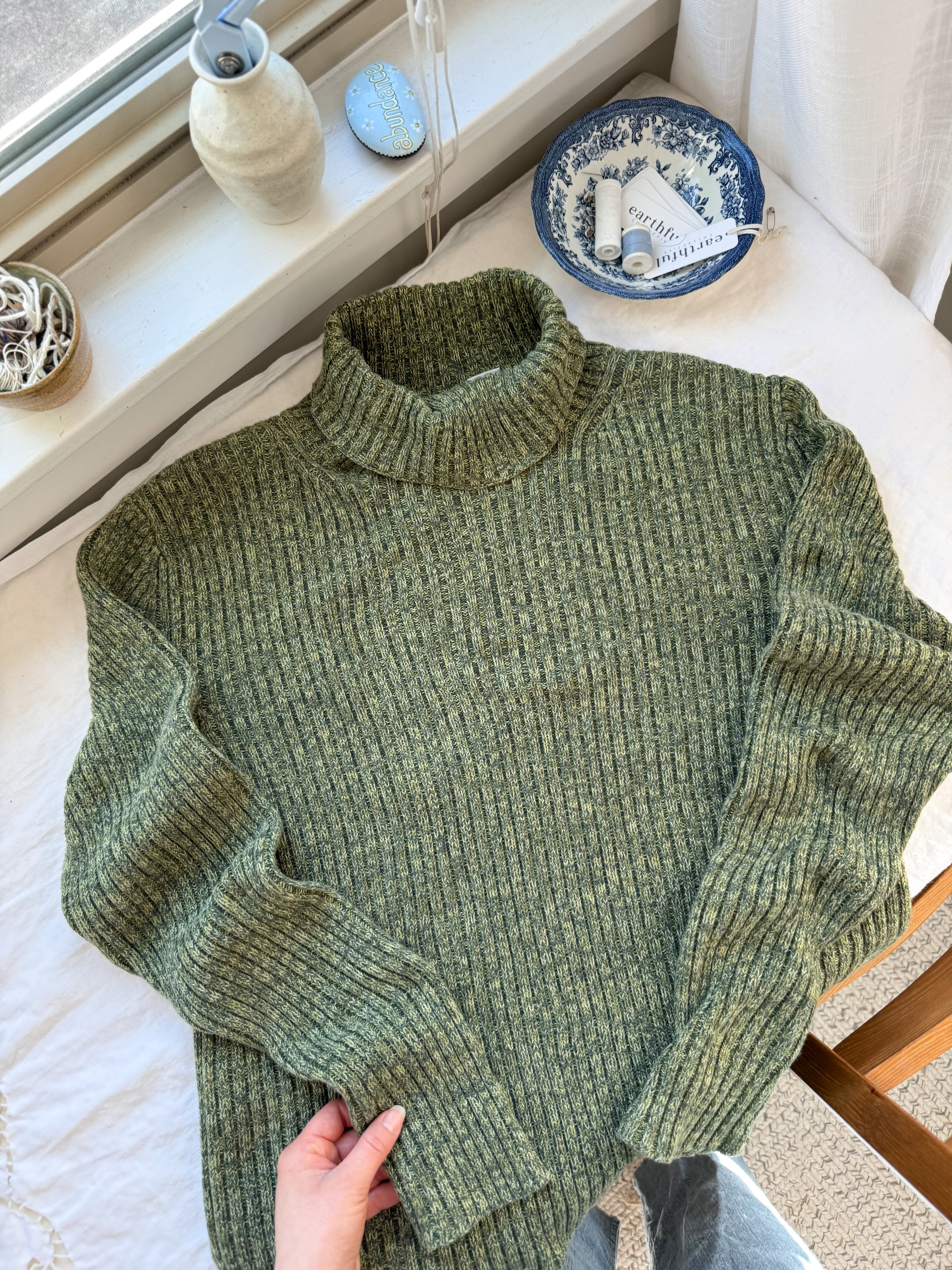 The Spring Green Turtle Neck (L)