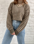 The Houndstooth Earthy V Neck (L)