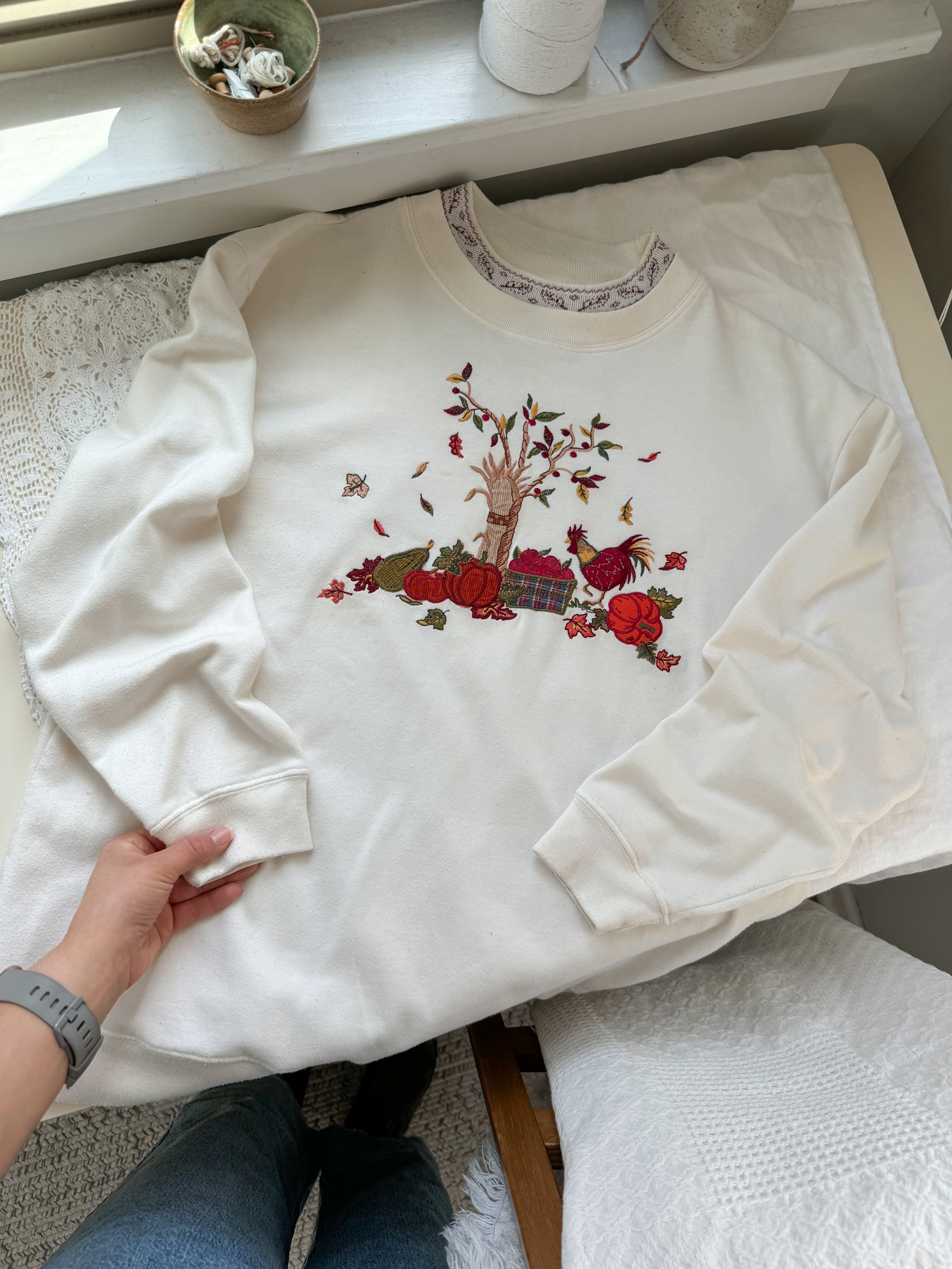 The Festive Autumn Crewneck (M)