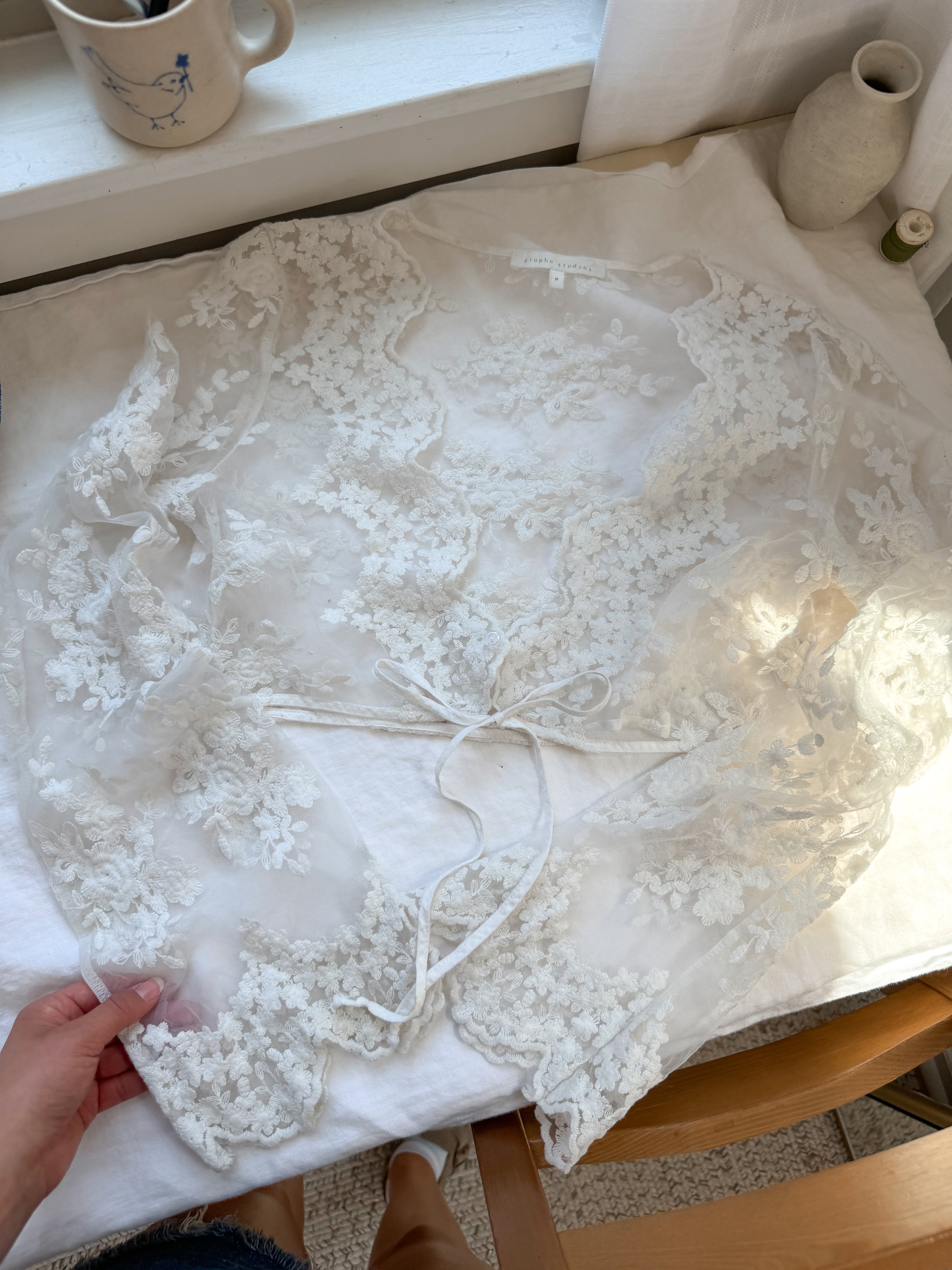 The Cropped Lace Shore Top (M)