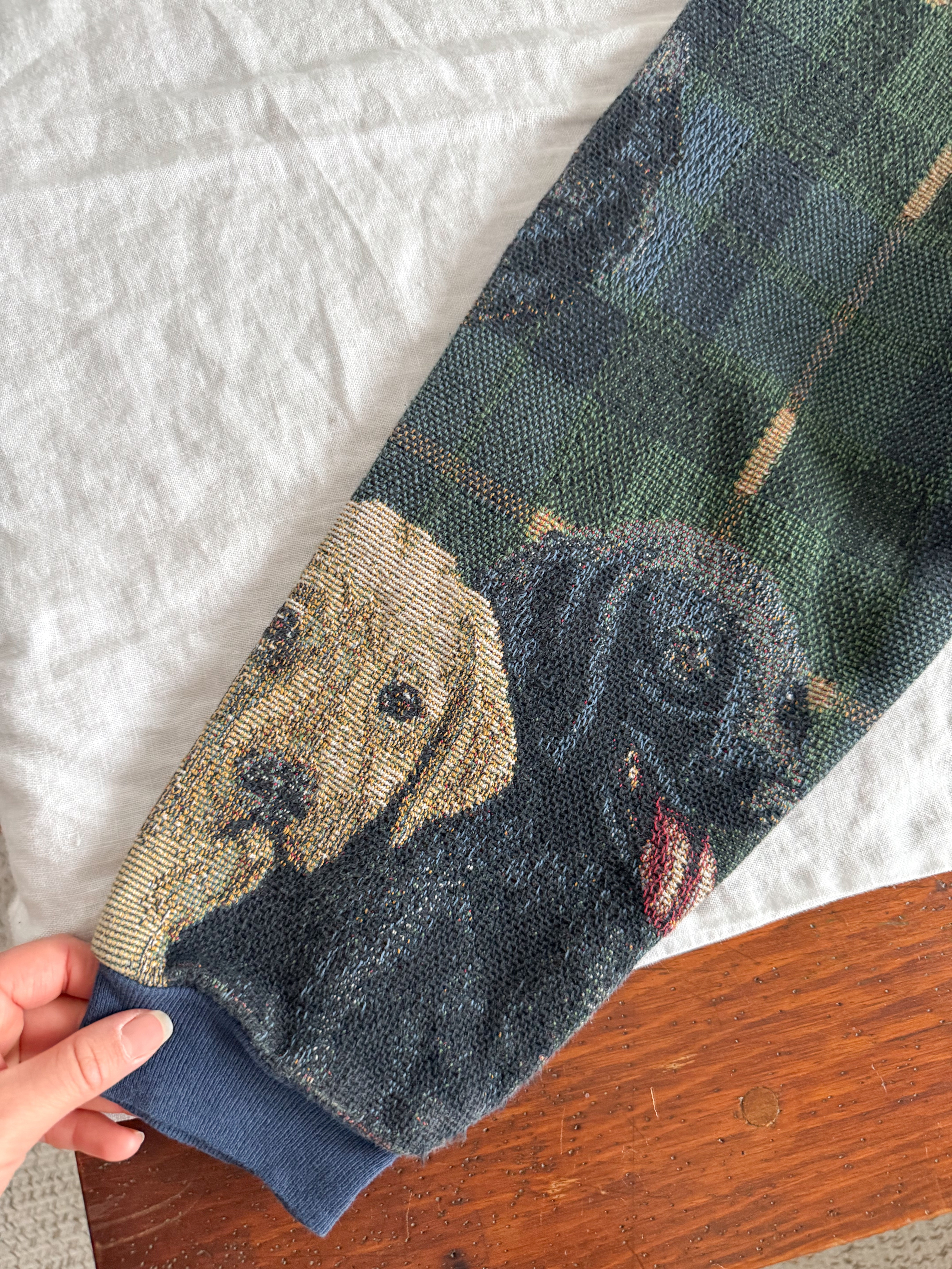 The Labrador Tapestry Crewneck (L)