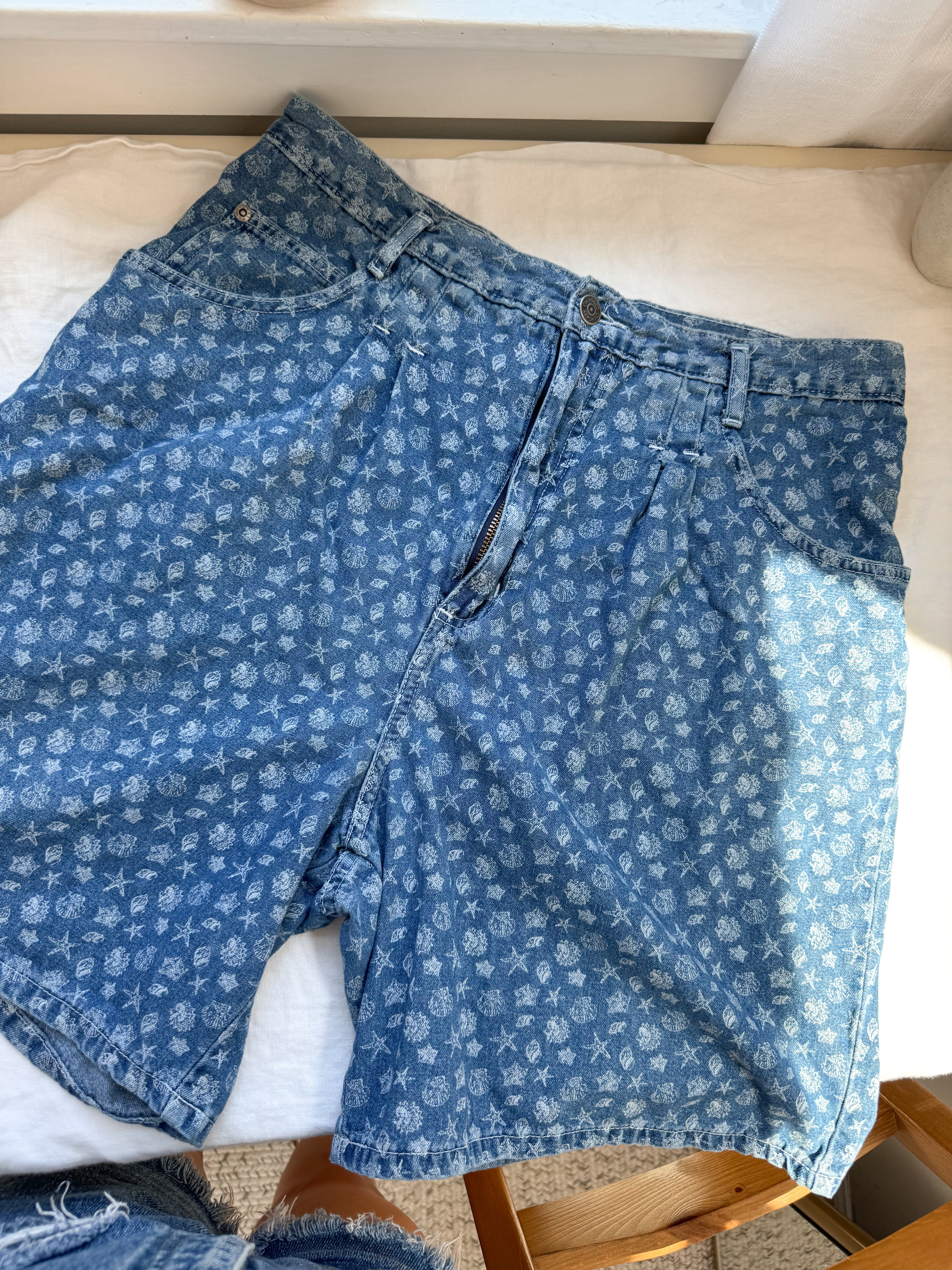 The Seashell Denim Shorts (32&quot;)