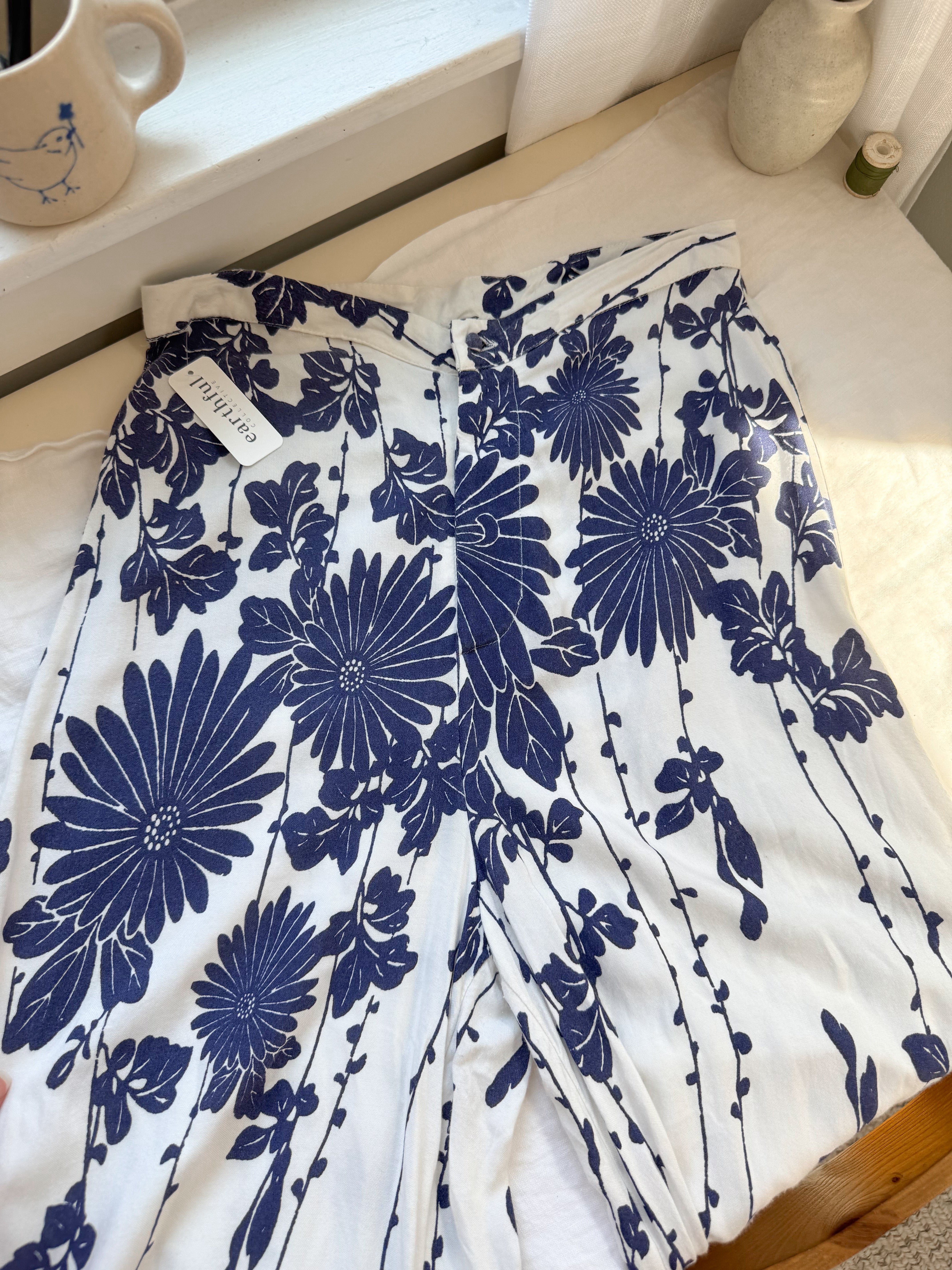 The Mediterranean Floral Pants (29&quot;)