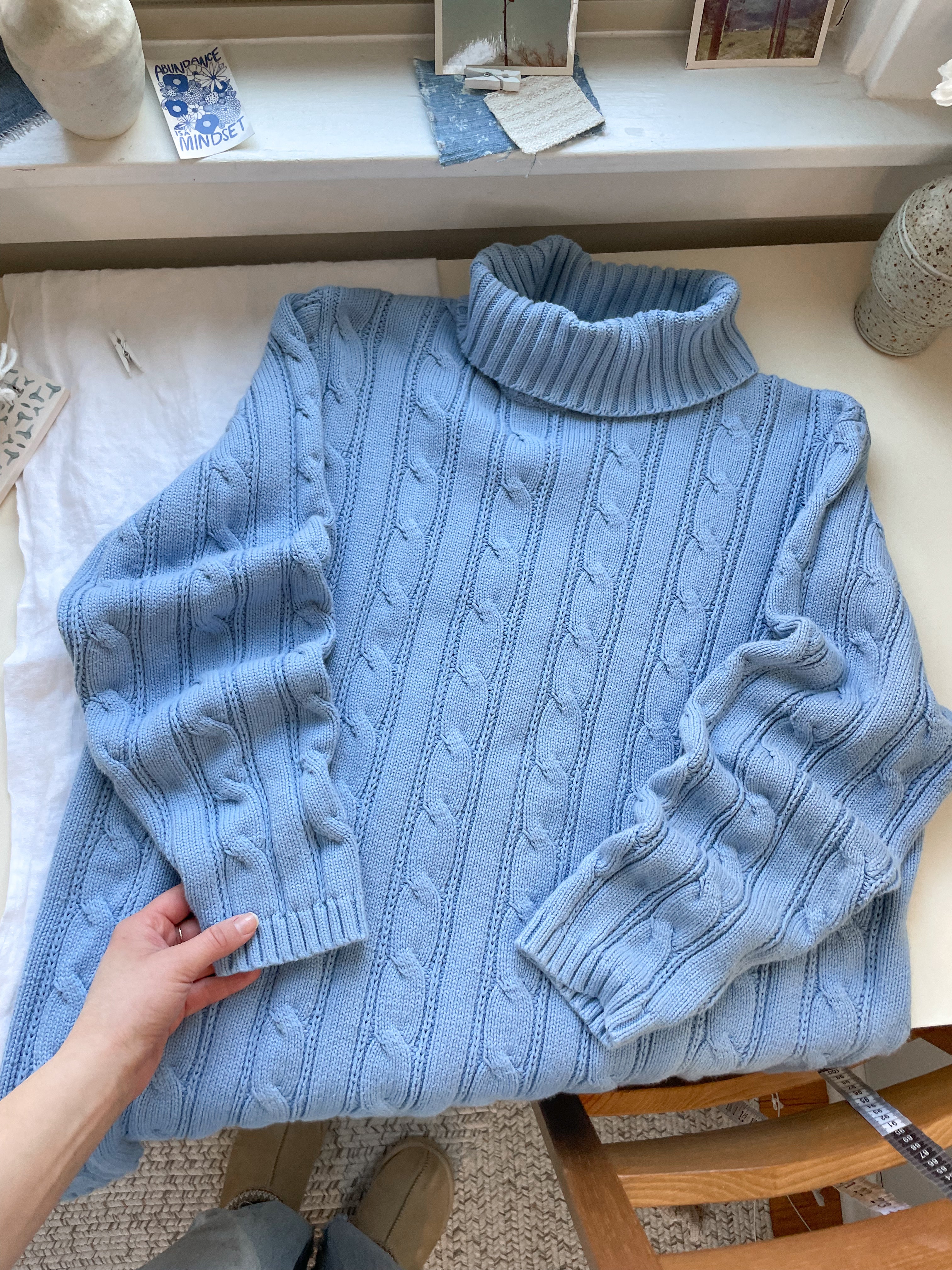 The Colombia Blue Turtle Neck Sweater (L)