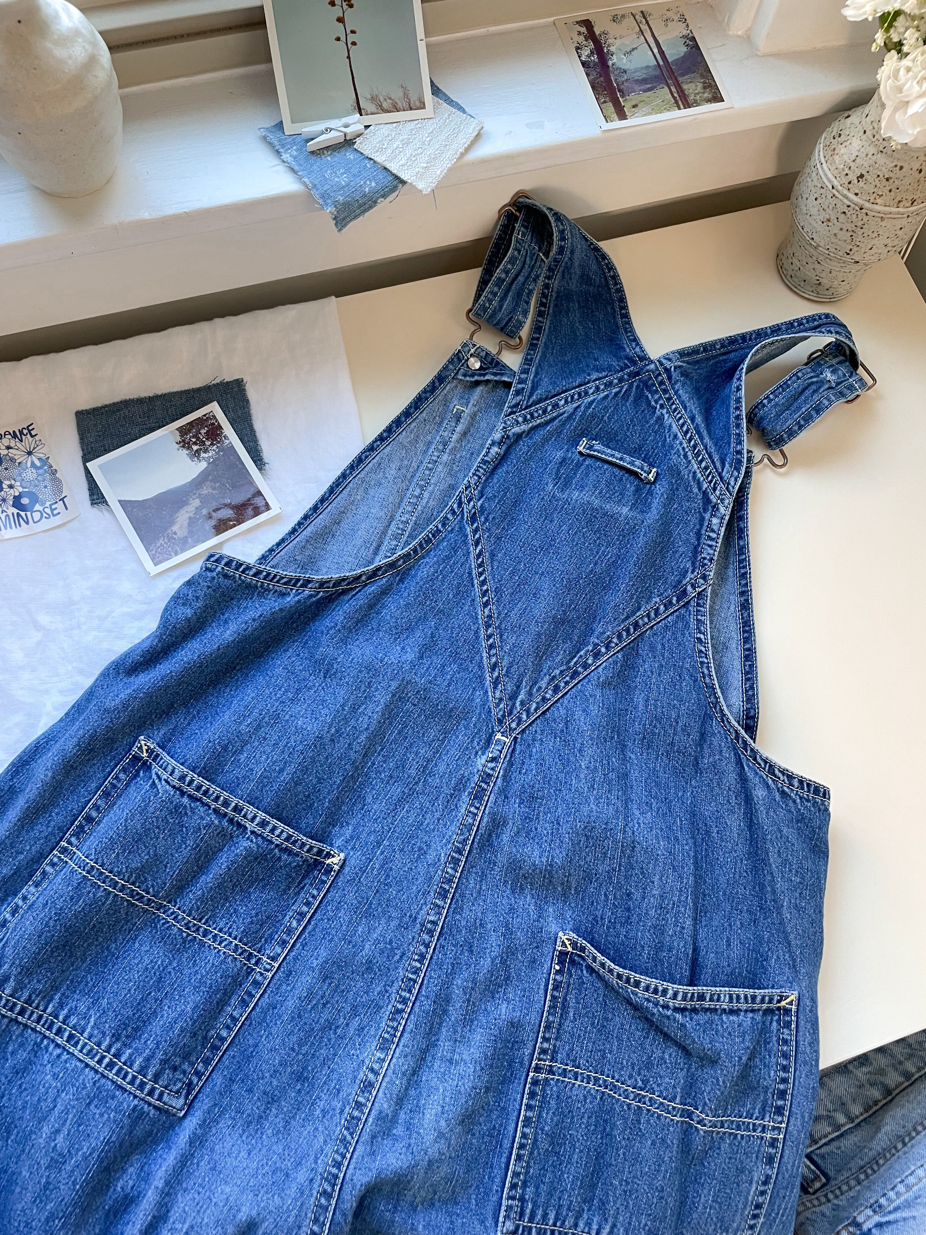 The Old Navy Midwash Overalls (S)