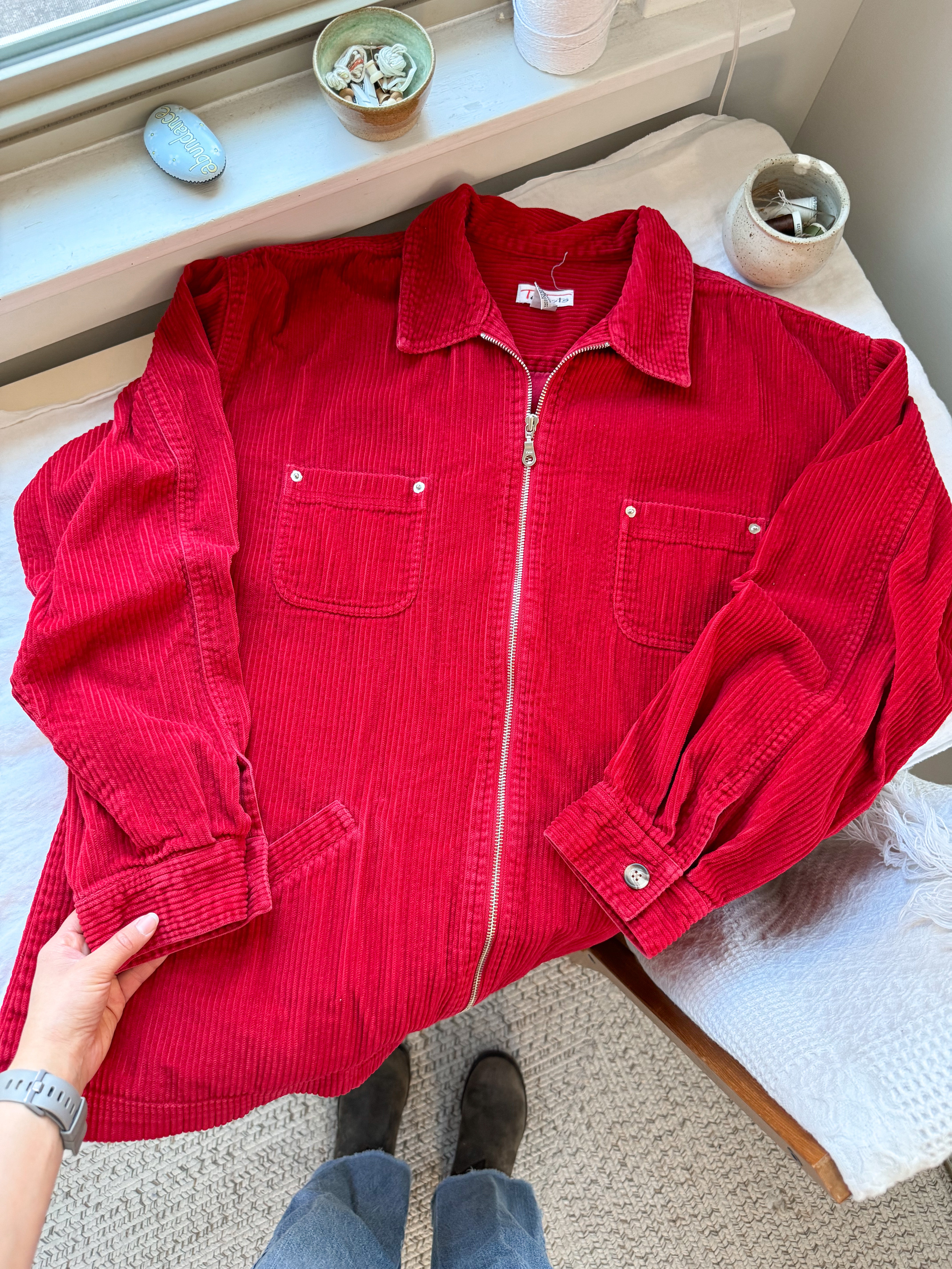 The Honey Crisp Corduroy Zip Up (L)