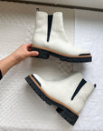 The White Chelsea Boots (6.5)