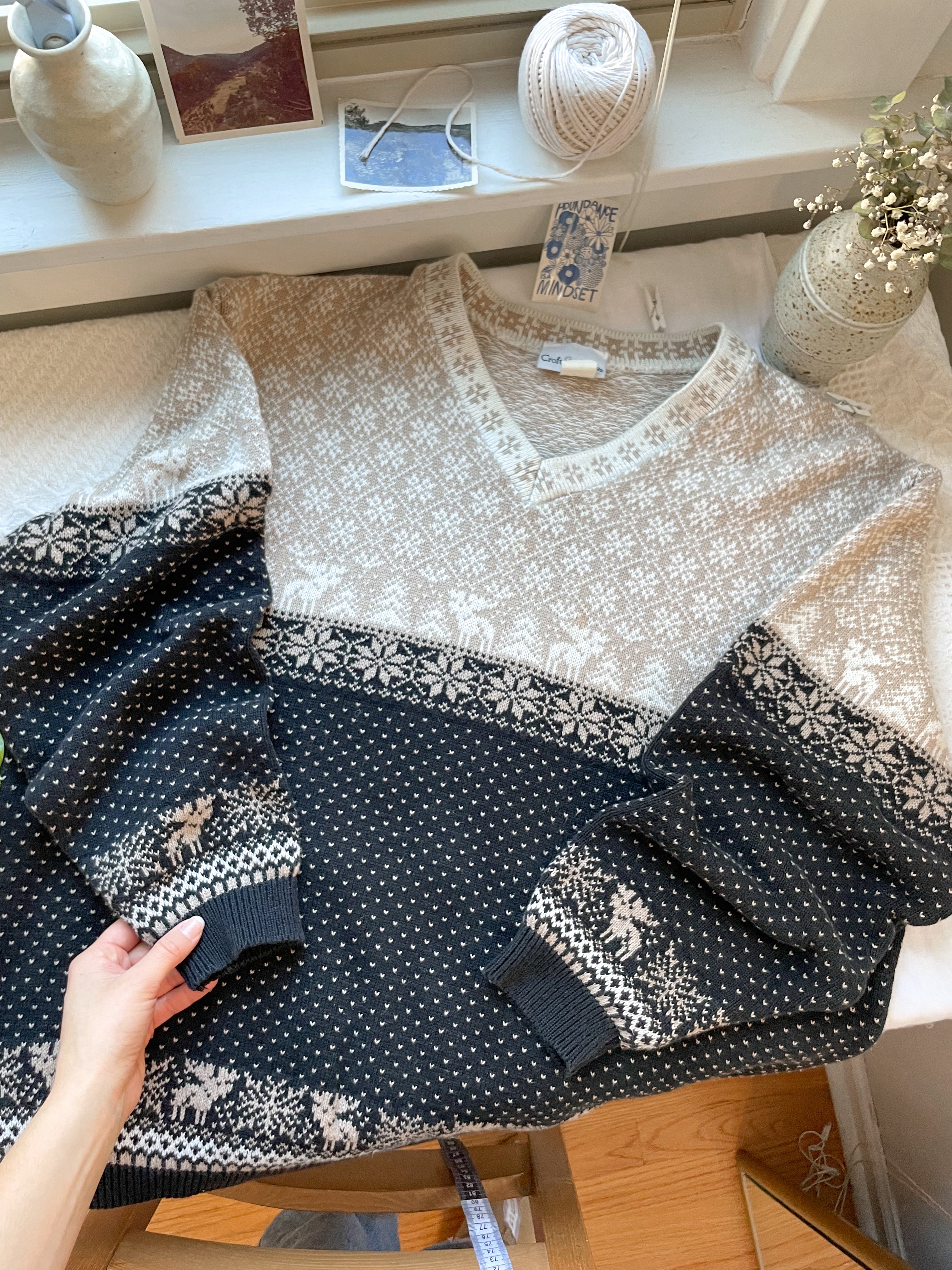 The Neutral Festive Sweater (L)