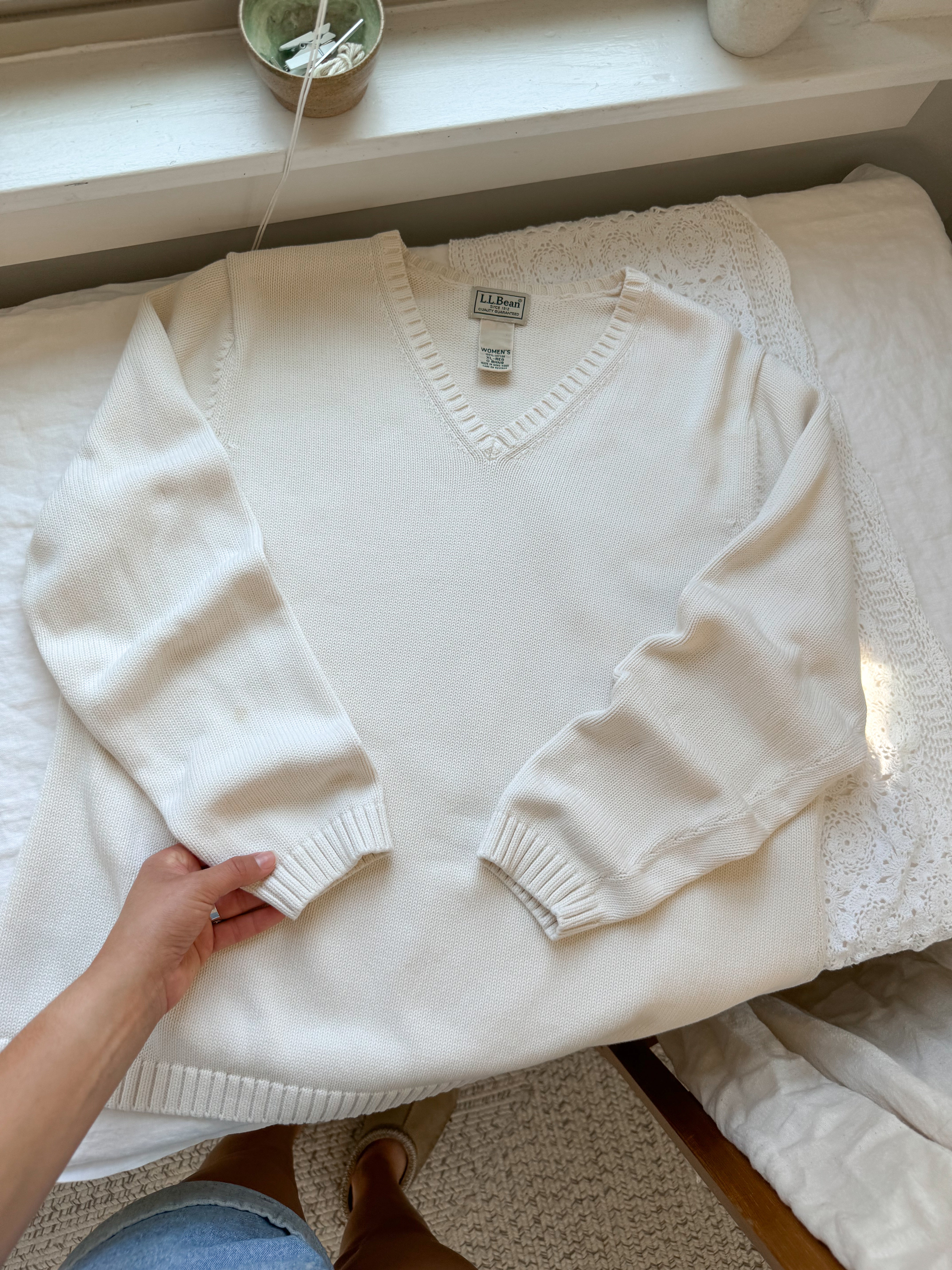 The Cream V Neck Sweater (L)