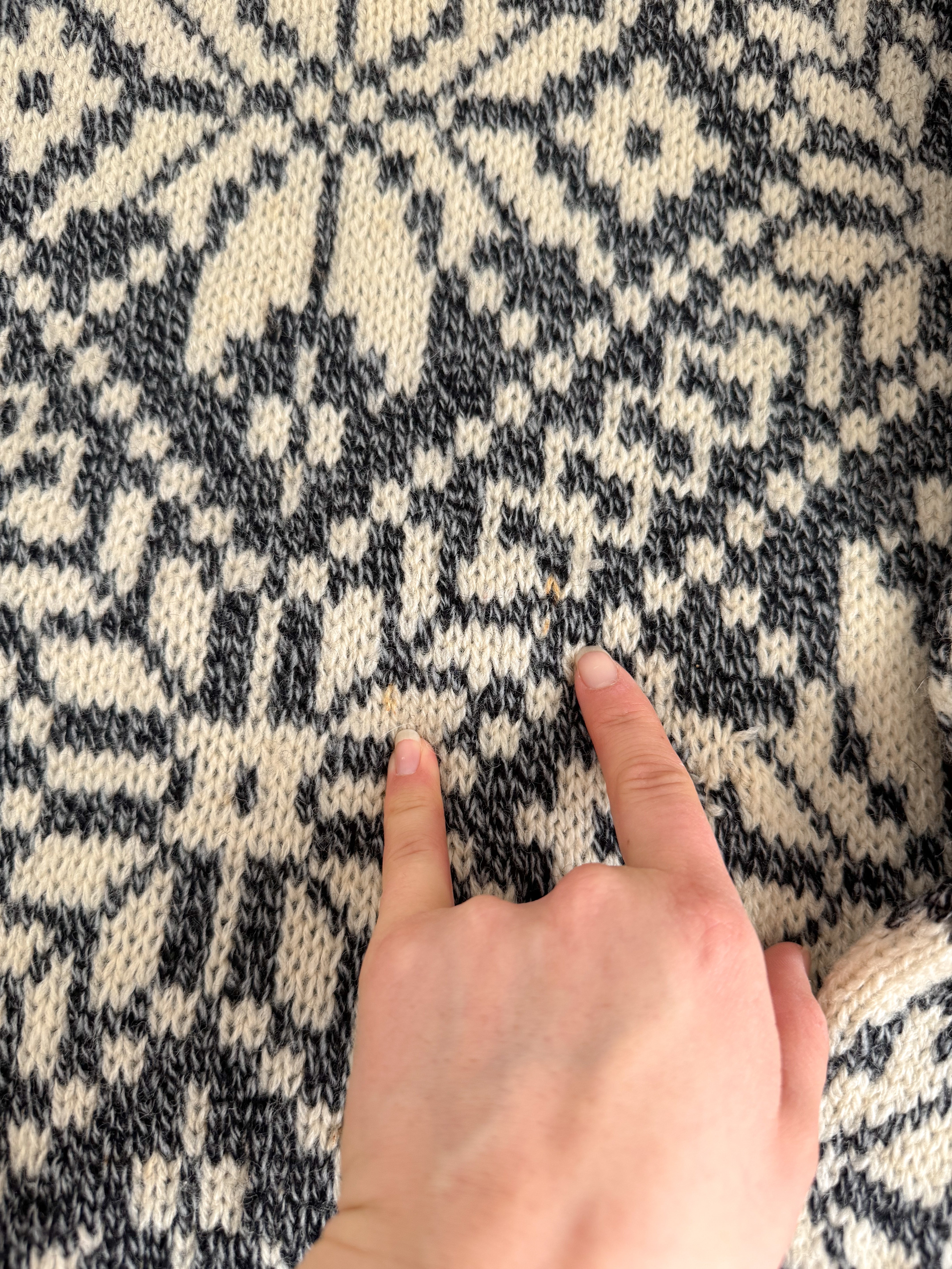 The Snow Angel Sweater (L)