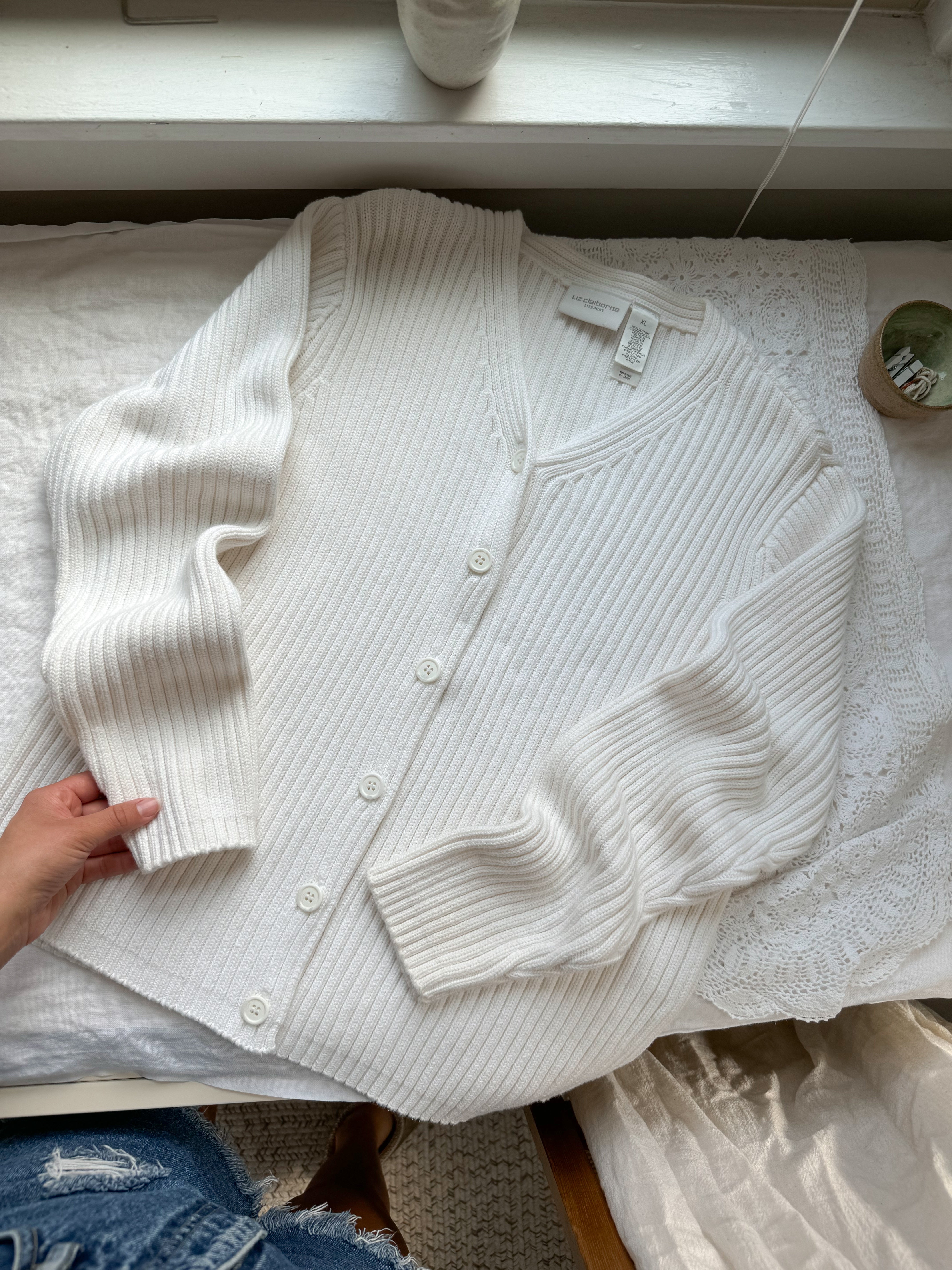 The White Ribbed Cardigan (XL)