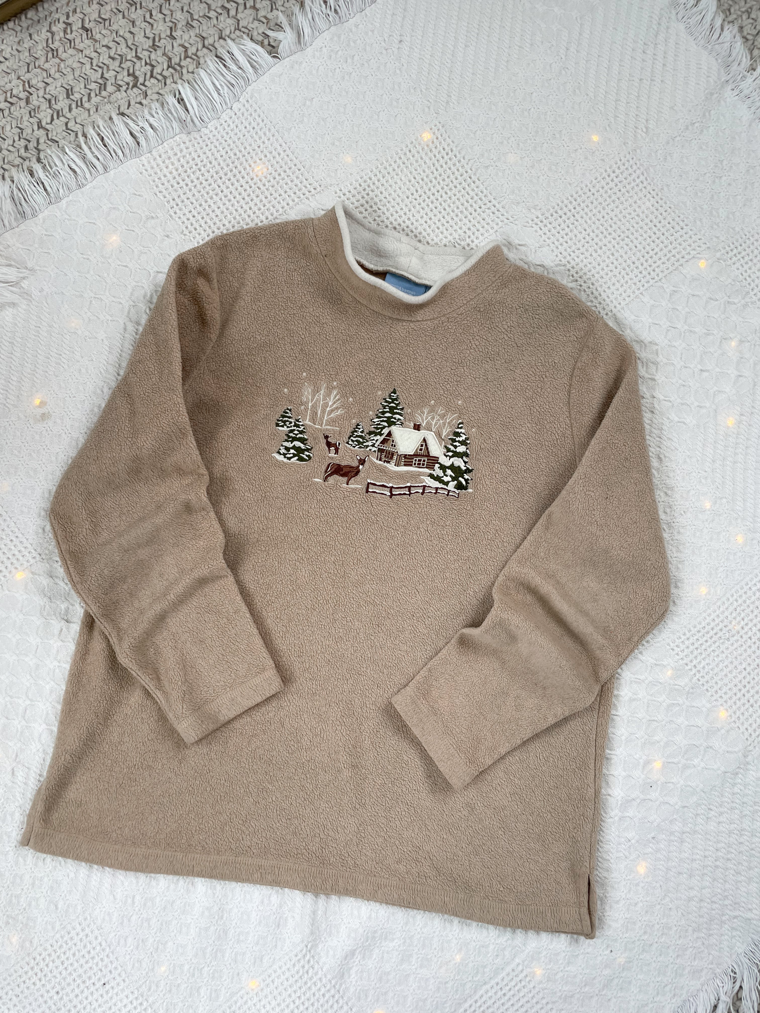 The Fuzzy Festive Cabin Crewneck (L)