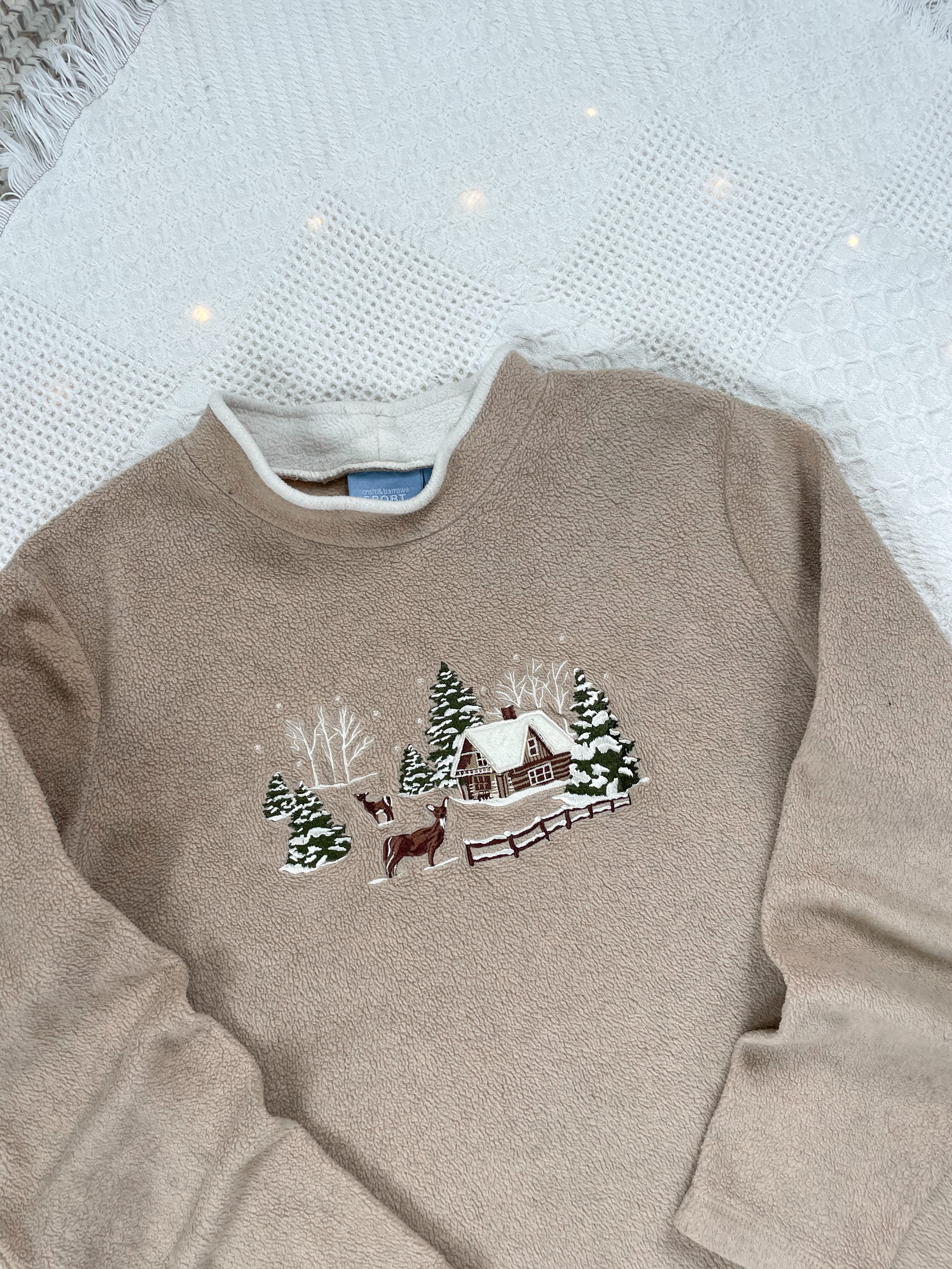 The Fuzzy Festive Cabin Crewneck (L)