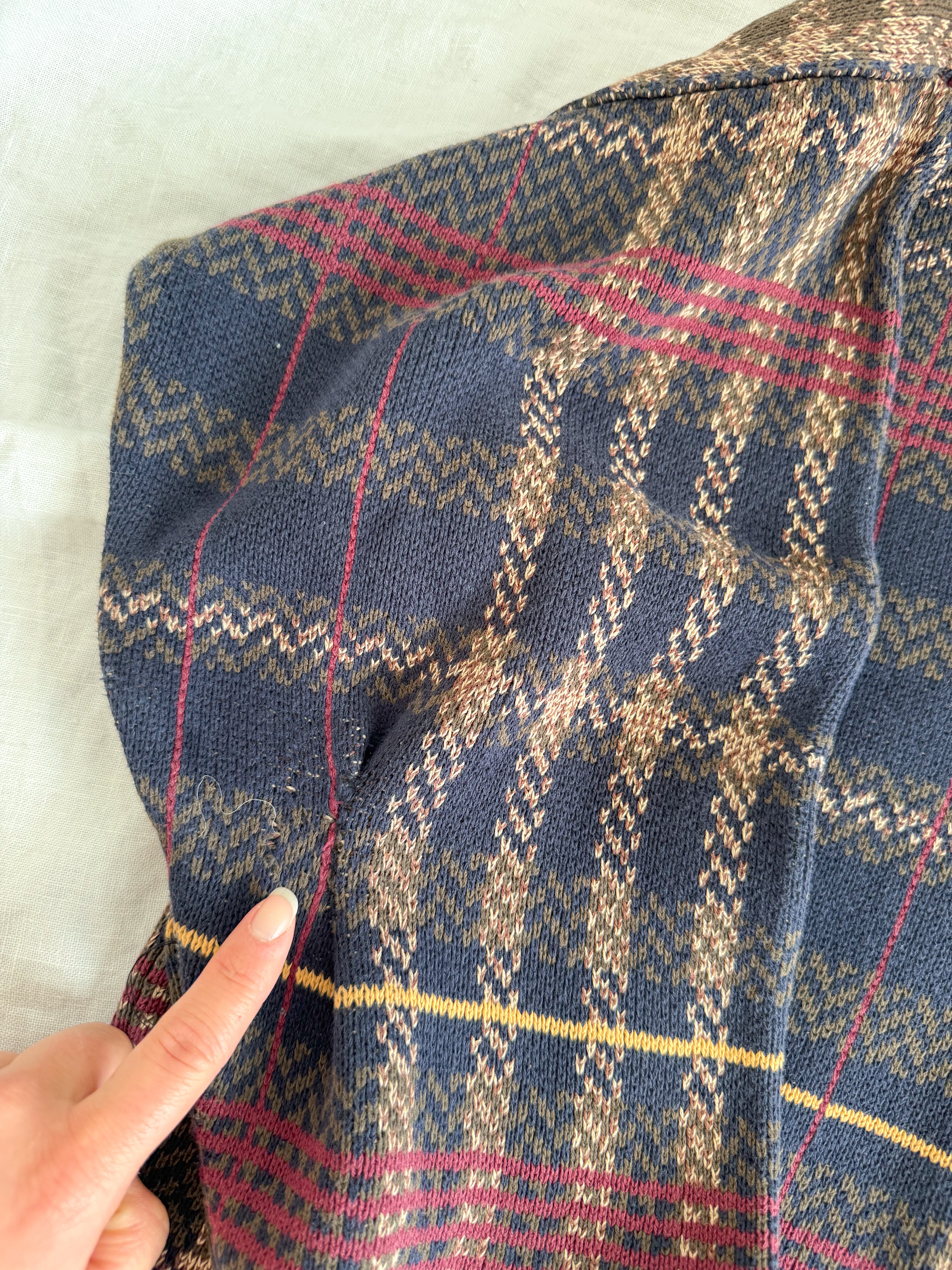 The Houndstooth Plaid Sweater (L)