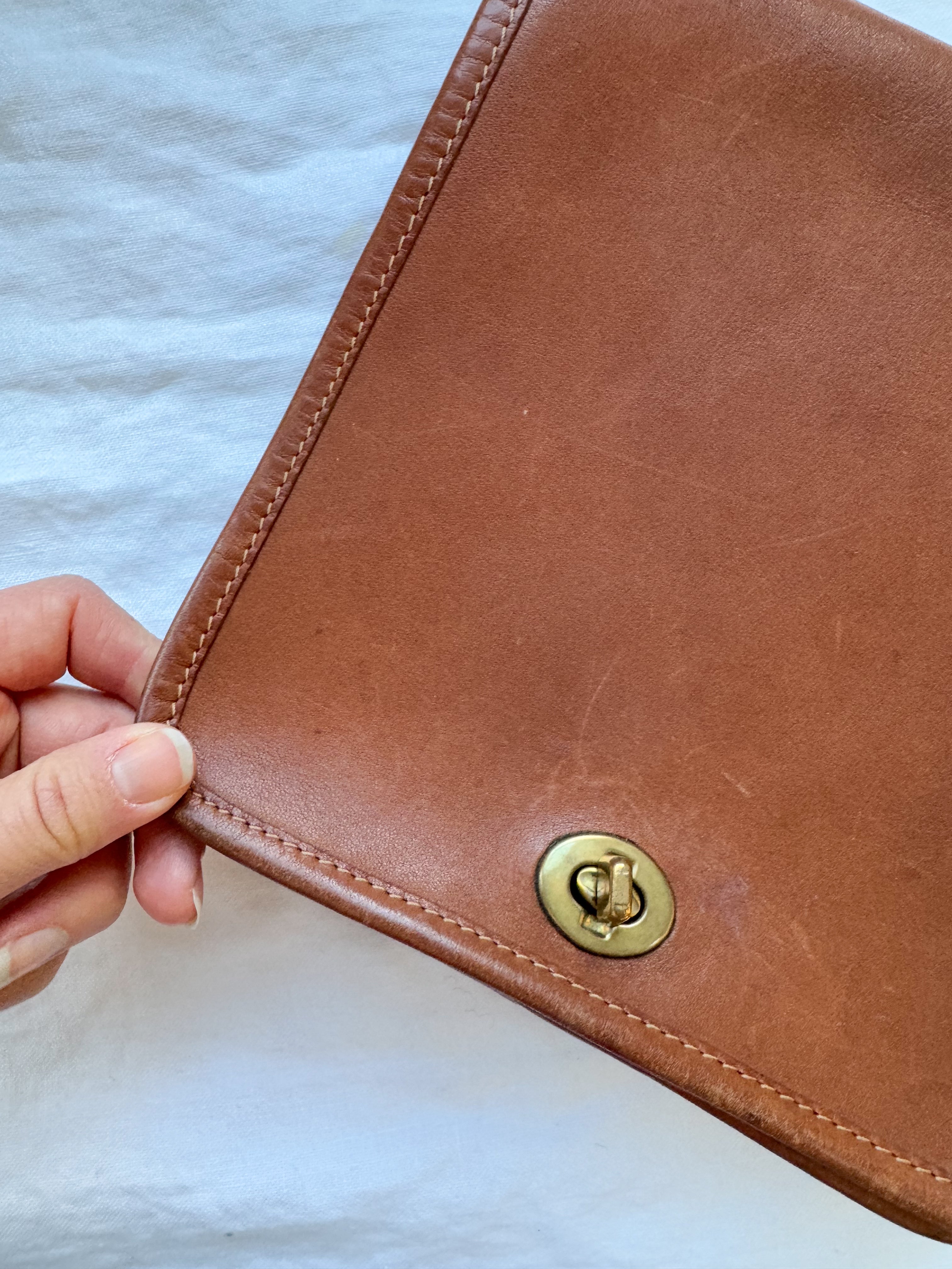 Vintage Coach Compact Pouch Crossbosy