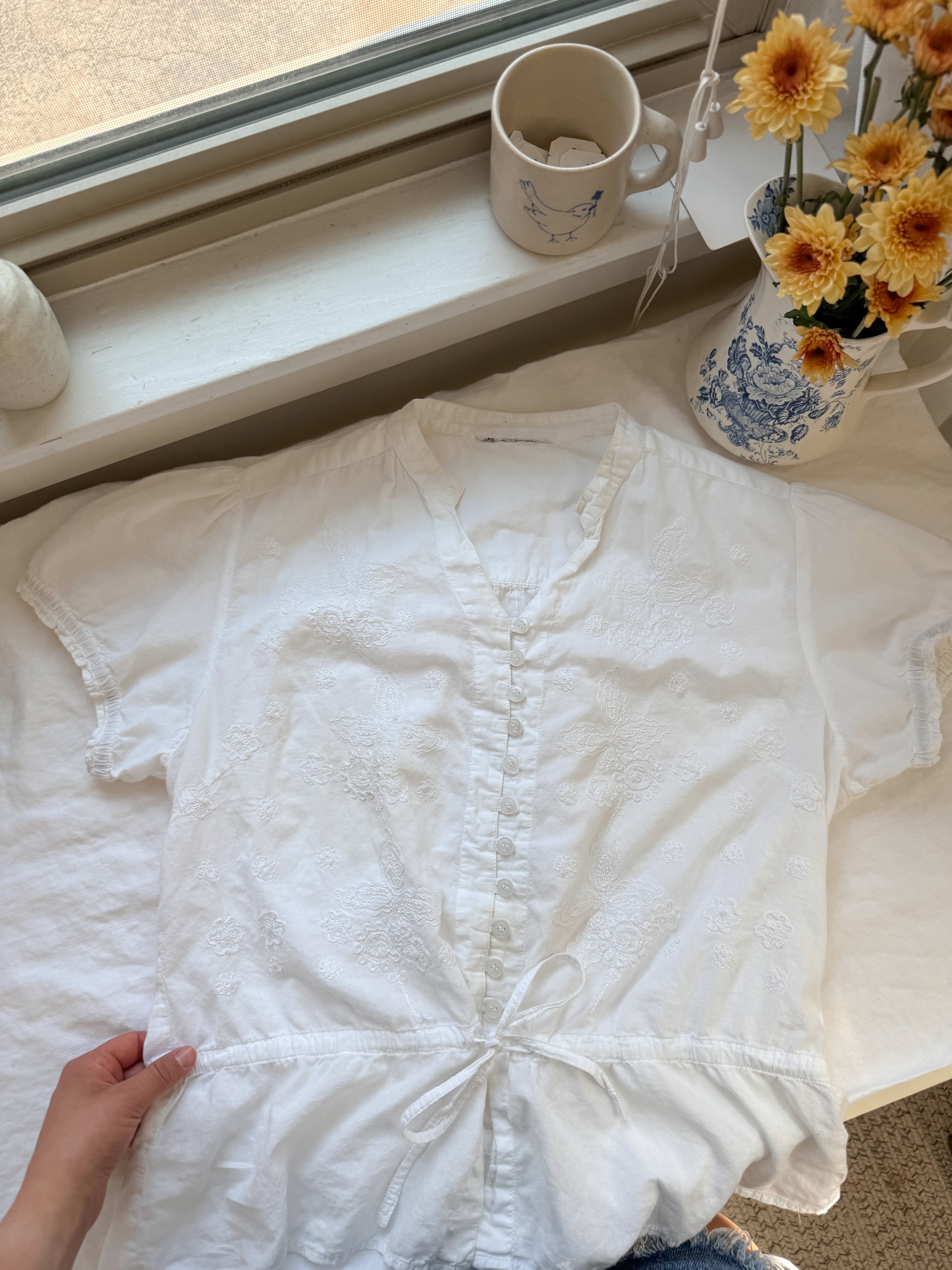 The Floral Embroidered Blouse (M)
