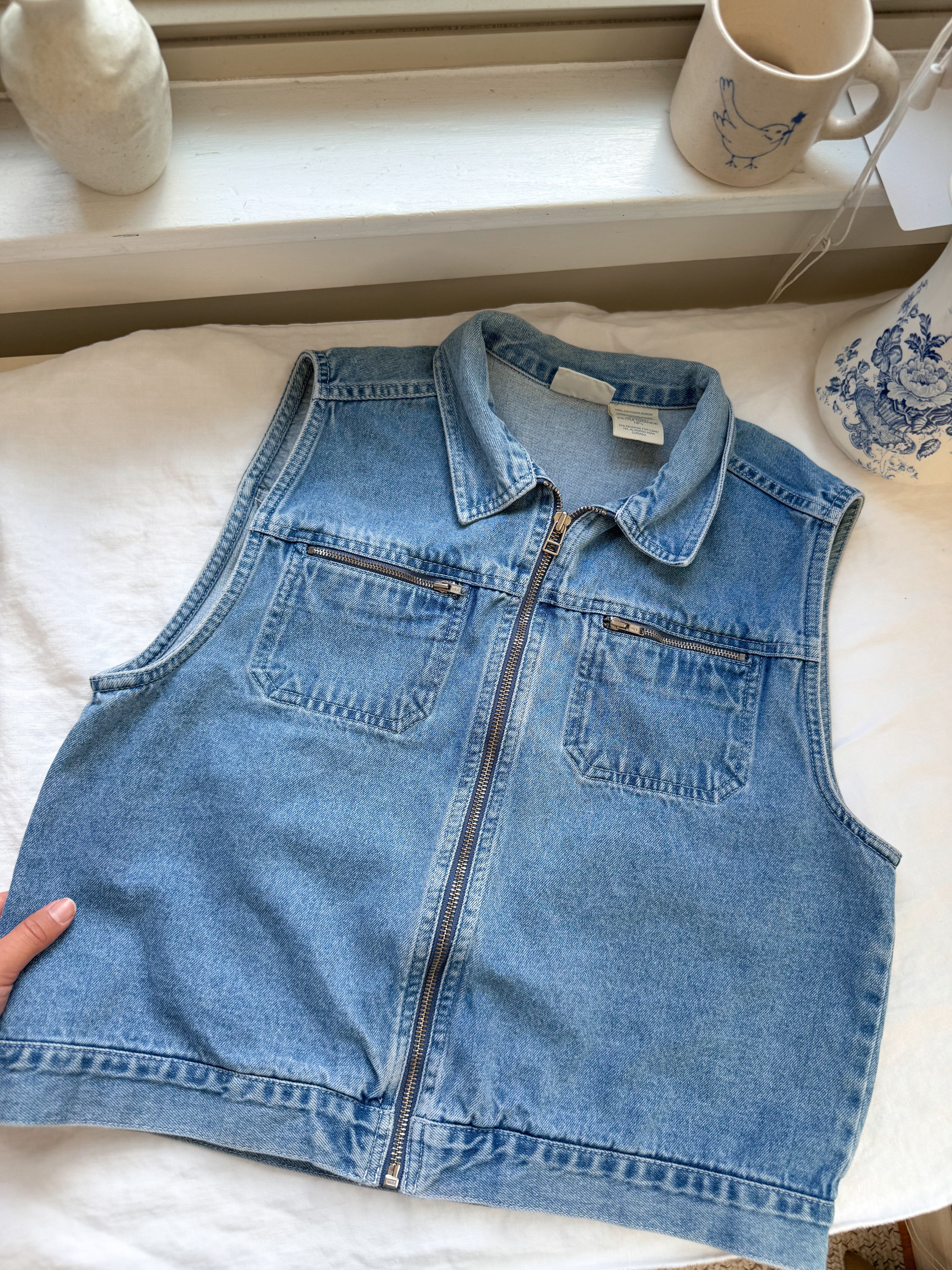 The Denim Zipper Vest (M)