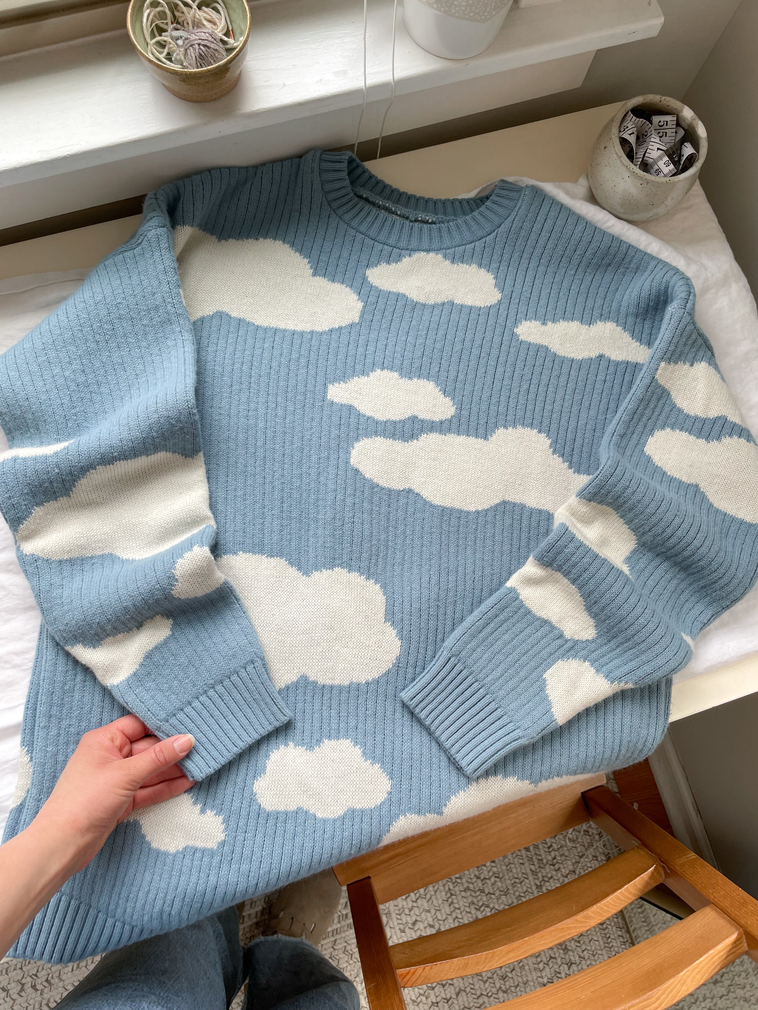 The Cloudy Sky Sweater (M)