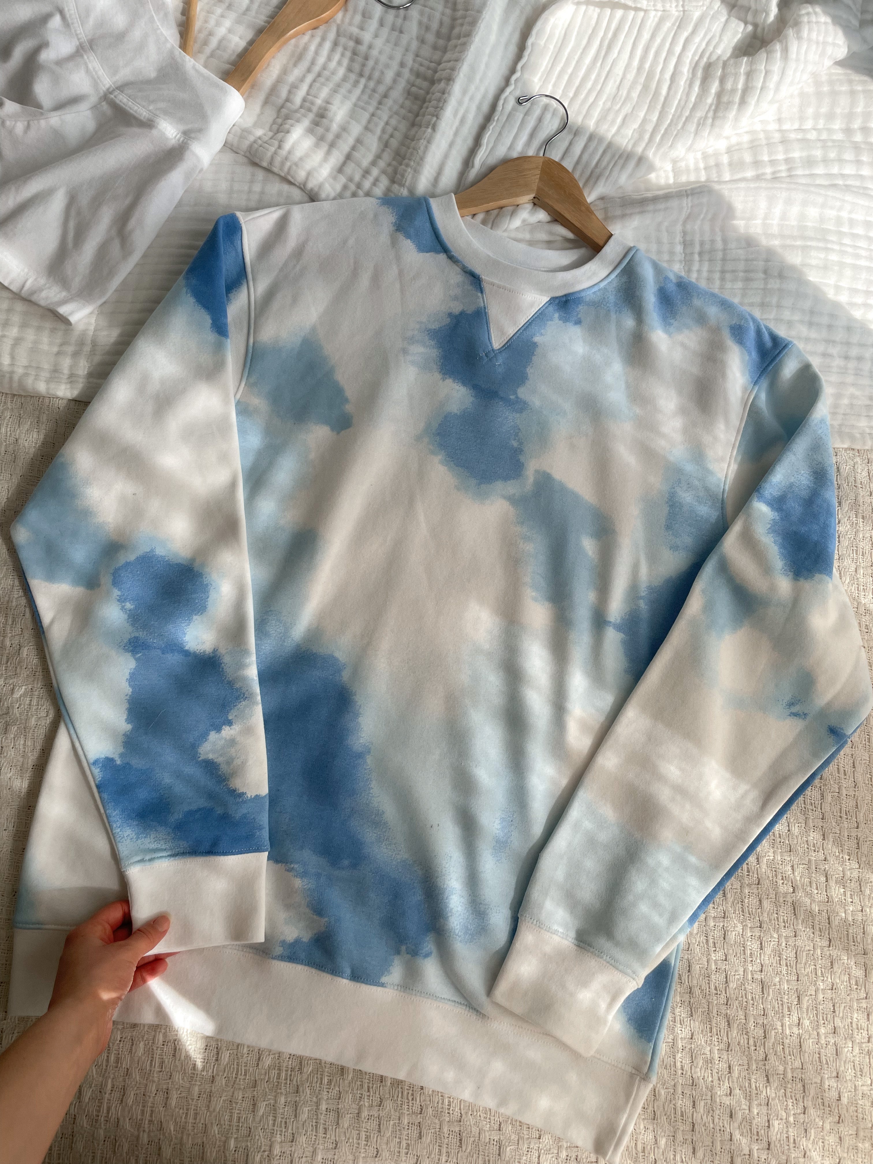 The Cloudy Sky Crewneck (M)