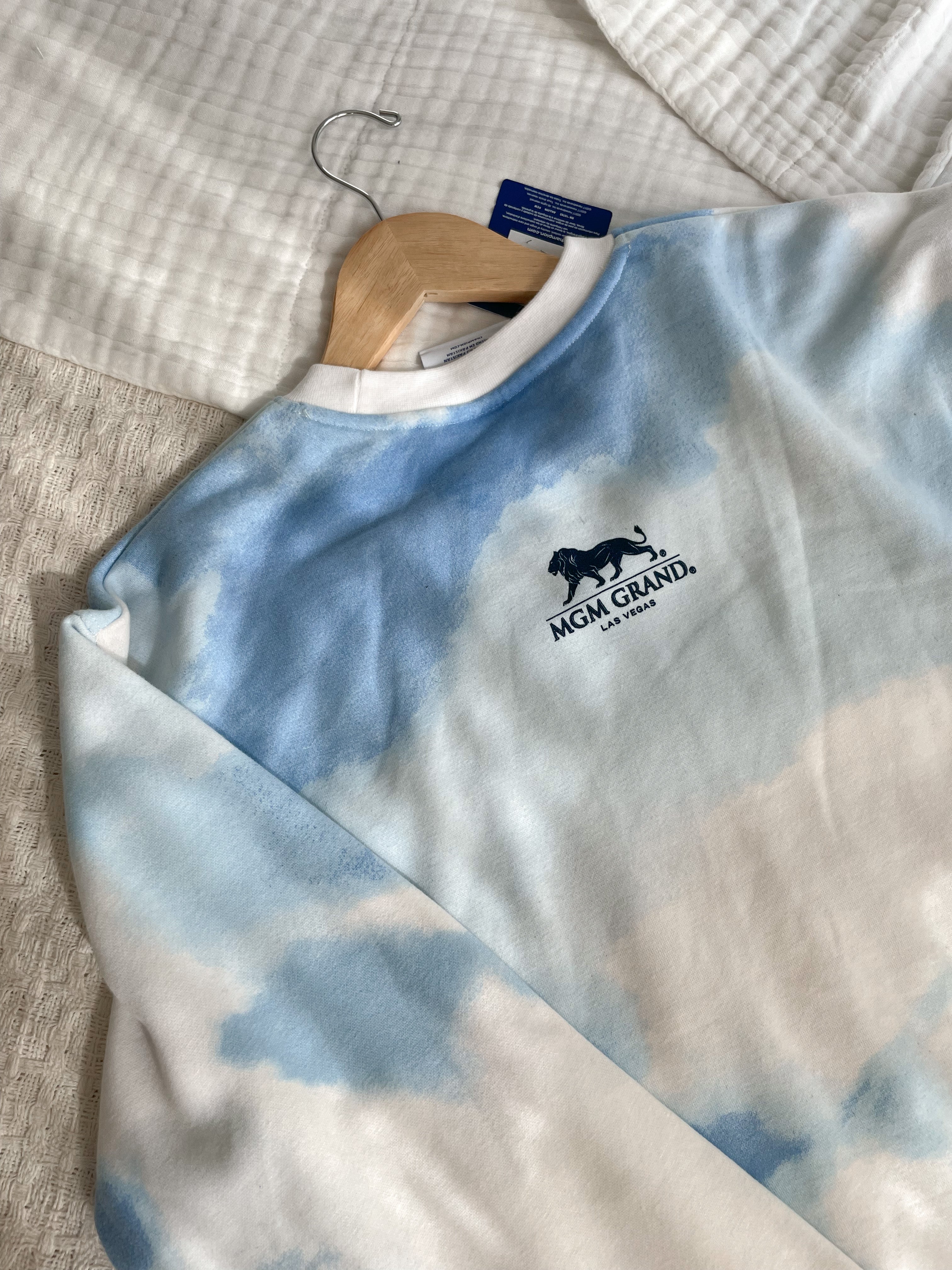 The Cloudy Sky Crewneck (M)